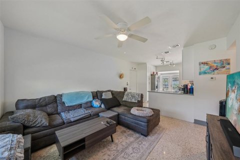 House in Saint Petersburg, Florida 2 bedrooms, 81.2 sq.m. № 1831982 - photo 4