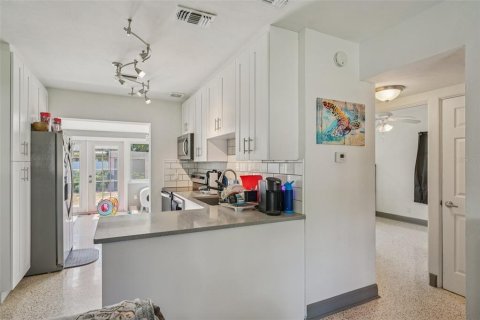 House in Saint Petersburg, Florida 2 bedrooms, 81.2 sq.m. № 1831982 - photo 10