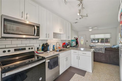 House in Saint Petersburg, Florida 2 bedrooms, 81.2 sq.m. № 1831982 - photo 13