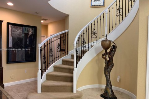 Casa en venta en Miami, Florida, 4 dormitorios, 225.38 m2 № 1939672 - foto 15