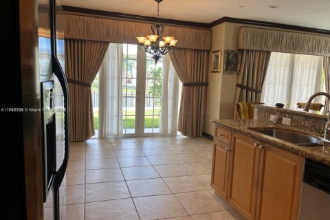 Villa ou maison à vendre à Miami, Floride: 4 chambres, 225.38 m2 № 1939672 - photo 8