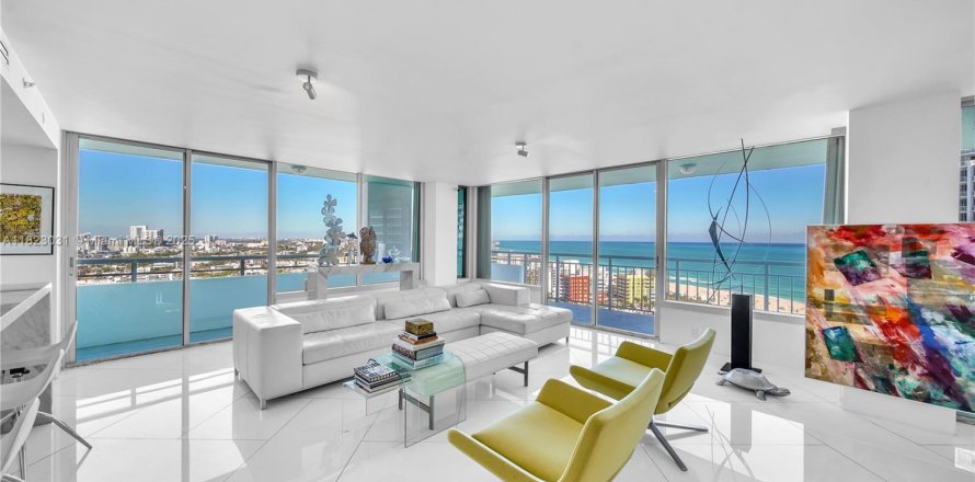 Condominio en Miami Beach, Florida, 3 dormitorios № 1788515