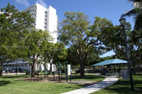 Снять в аренду кондоминиум в Майами-Бич, Флорида 2 спальни, 112.13м2, № 1972161 - фото 6