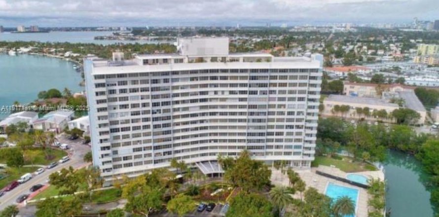 Кондоминиум с 2 спальнями в Майами-Бич, Флорида № 1972161