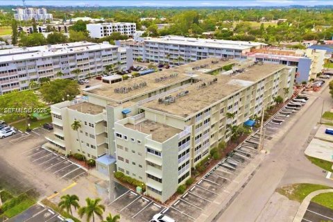 Купить кондоминиум в Халландейл-Бич, Флорида 1 спальня, 71.53м2, № 2057323 - фото 9