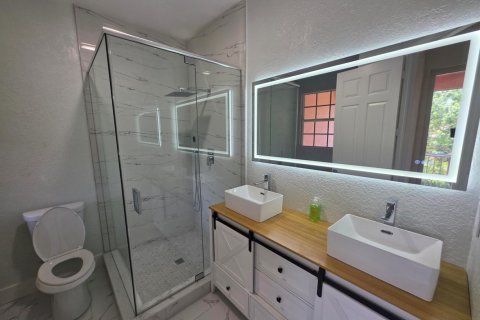 Townhouse in Lake Worth, Florida 3 bedrooms, 185.8 sq.m. № 2261546 - photo 20
