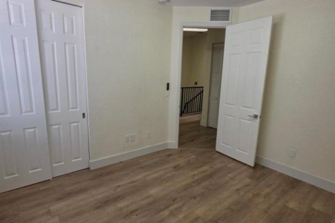 Townhouse in Lake Worth, Florida 3 bedrooms, 185.8 sq.m. № 2261546 - photo 25