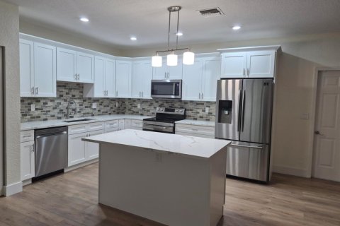 Townhouse in Lake Worth, Florida 3 bedrooms, 185.8 sq.m. № 2261546 - photo 3