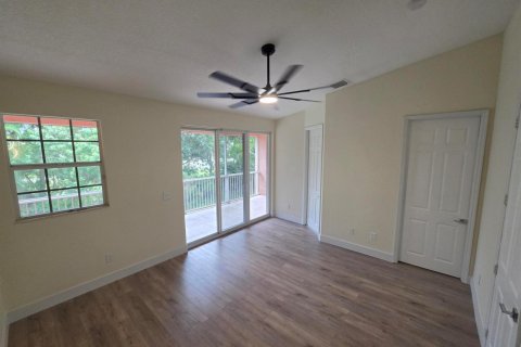 Townhouse in Lake Worth, Florida 3 bedrooms, 185.8 sq.m. № 2261546 - photo 17