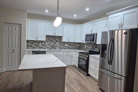 Townhouse in Lake Worth, Florida 3 bedrooms, 185.8 sq.m. № 2261546 - photo 4
