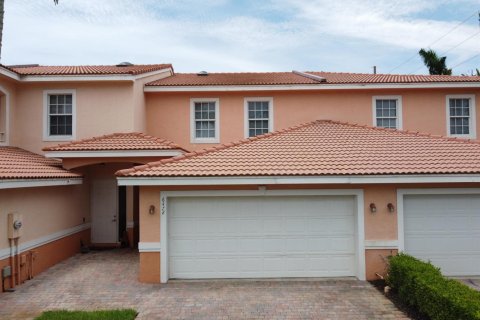 Townhouse in Lake Worth, Florida 3 bedrooms, 185.8 sq.m. № 2261546