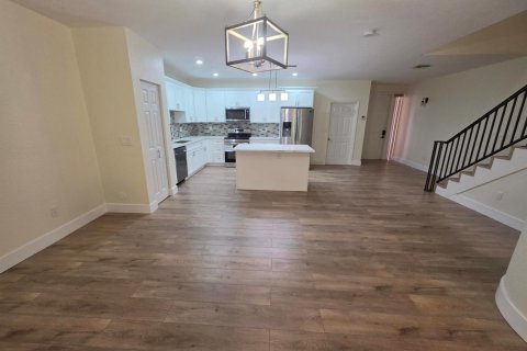 Townhouse in Lake Worth, Florida 3 bedrooms, 185.8 sq.m. № 2261546 - photo 8