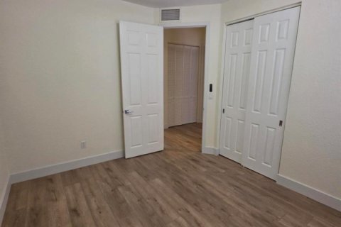 Townhouse in Lake Worth, Florida 3 bedrooms, 185.8 sq.m. № 2261546 - photo 22