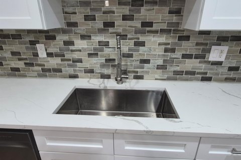 Townhouse in Lake Worth, Florida 3 bedrooms, 185.8 sq.m. № 2261546 - photo 5