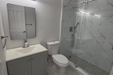 Townhouse in Lake Worth, Florida 3 bedrooms, 185.8 sq.m. № 2261546 - photo 26