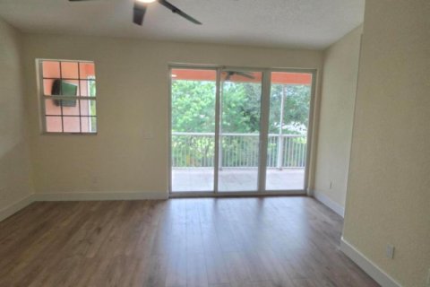 Townhouse in Lake Worth, Florida 3 bedrooms, 185.8 sq.m. № 2261546 - photo 16