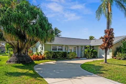 Villa ou maison à vendre à Cape Coral, Floride: 3 chambres, 164.25 m2 № 1950506 - photo 1