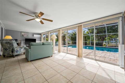 Villa ou maison à vendre à Cape Coral, Floride: 3 chambres, 164.25 m2 № 1950506 - photo 18