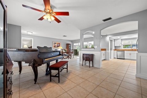 Villa ou maison à vendre à Cape Coral, Floride: 3 chambres, 164.25 m2 № 1950506 - photo 16