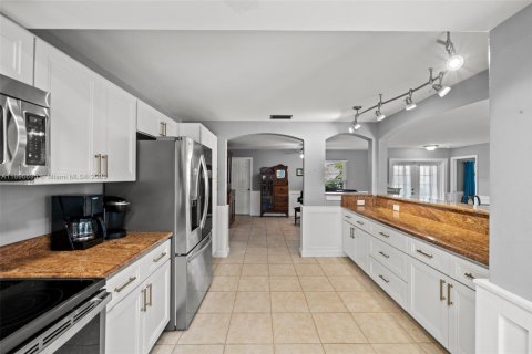 Villa ou maison à vendre à Cape Coral, Floride: 3 chambres, 164.25 m2 № 1950506 - photo 13