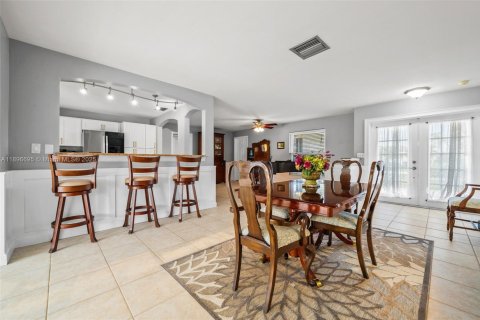 Villa ou maison à vendre à Cape Coral, Floride: 3 chambres, 164.25 m2 № 1950506 - photo 7