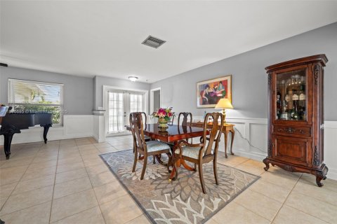 Villa ou maison à vendre à Cape Coral, Floride: 3 chambres, 164.25 m2 № 1950506 - photo 8