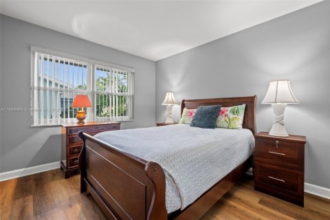 Villa ou maison à vendre à Cape Coral, Floride: 3 chambres, 164.25 m2 № 1950506 - photo 24