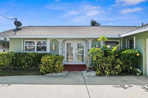 Villa ou maison à vendre à Cape Coral, Floride: 3 chambres, 164.25 m2 № 1950506 - photo 6