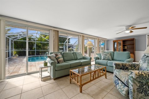 Villa ou maison à vendre à Cape Coral, Floride: 3 chambres, 164.25 m2 № 1950506 - photo 17