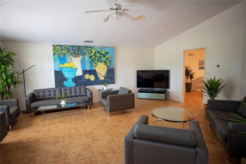 Immobilier commercial à vendre à Punta Gorda, Floride: 1191.47 m2 № 2416618 - photo 4