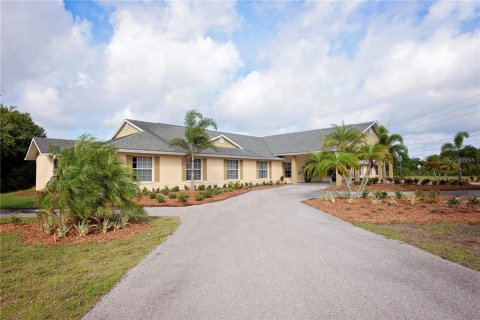 Immobilier commercial à vendre à Punta Gorda, Floride: 1191.47 m2 № 2416618 - photo 2