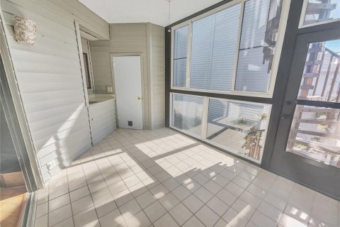 Condo in Saint Petersburg, Florida, 2 bedrooms  № 1557398 - photo 12
