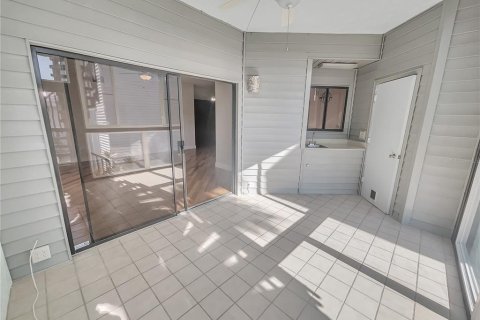 Condo in Saint Petersburg, Florida, 2 bedrooms  № 1557398 - photo 13