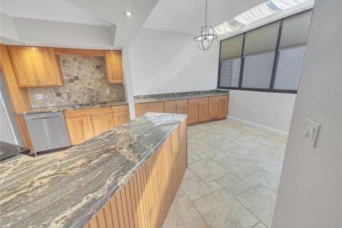 Condo in Saint Petersburg, Florida, 2 bedrooms  № 1557398 - photo 14
