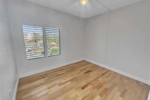 Condo in Saint Petersburg, Florida, 2 bedrooms  № 1557398 - photo 5