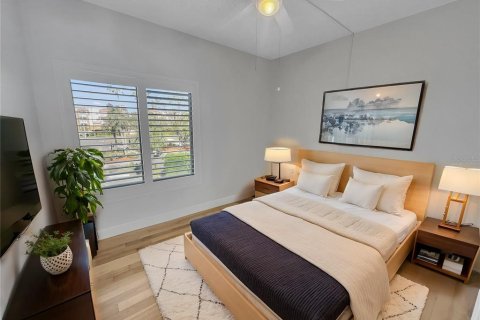 Condo in Saint Petersburg, Florida, 2 bedrooms  № 1557398 - photo 4