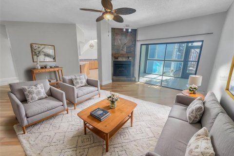 Condo in Saint Petersburg, Florida, 2 bedrooms  № 1557398 - photo 2
