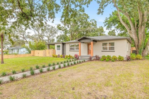 Casa en venta en Tampa, Florida, 3 dormitorios, 113.99 m2 № 1904056 - foto 1