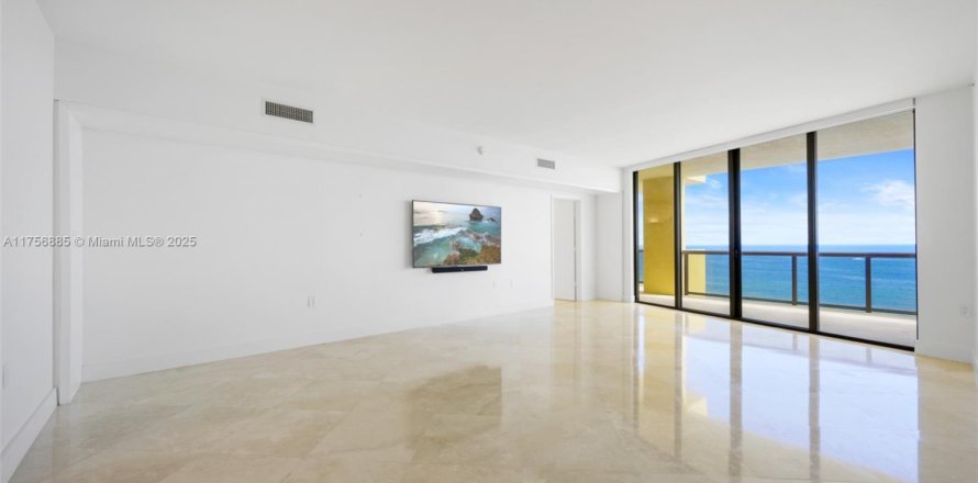 Condo à Sunny Isles Beach, Floride, 3 chambres № 1705132