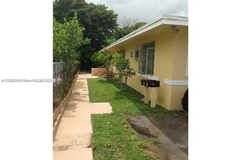 Appartement à louer à Miami, Floride: 2 chambres, 83.61 m2 № 1977276 - photo 2