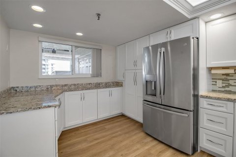 Condo in Longboat Key, Florida, 2 bedrooms  № 2144562 - photo 8