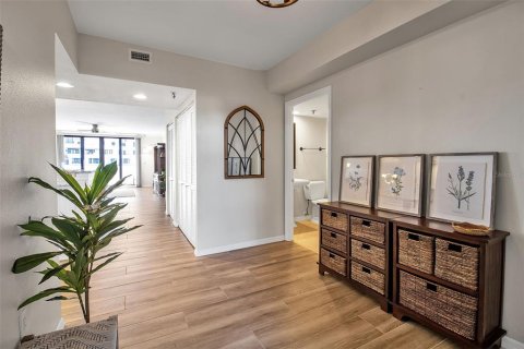 Condo in Longboat Key, Florida, 2 bedrooms  № 2144562 - photo 4