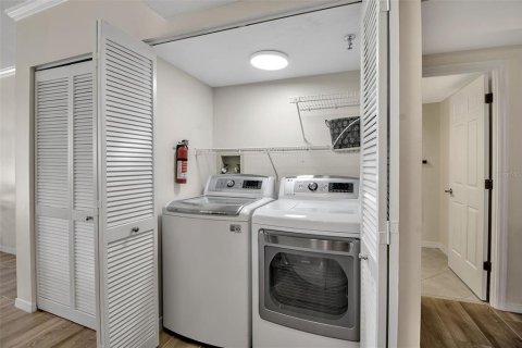 Condo in Longboat Key, Florida, 2 bedrooms  № 2144562 - photo 14