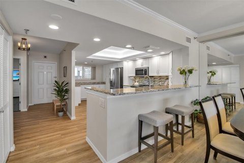Condo in Longboat Key, Florida, 2 bedrooms  № 2144562 - photo 9