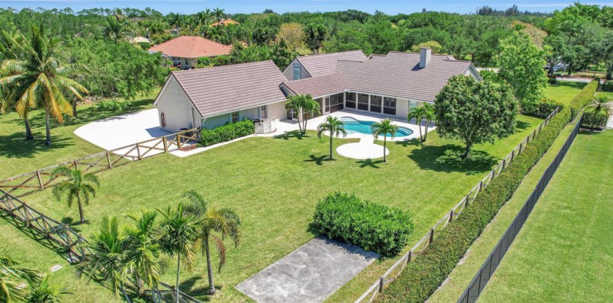 House in Lake Worth, Florida 4 bedrooms, 274.99 sq.m. № 1120255