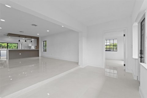 House in Miami Gardens, Florida 4 bedrooms, 160.54 sq.m. № 1828683 - photo 13