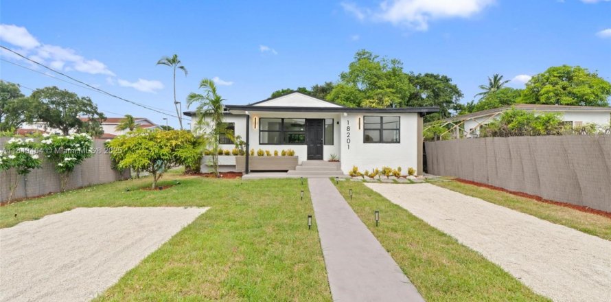 House in Miami Gardens, Florida 4 bedrooms, 160.54 sq.m. № 1828683