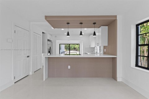 House in Miami Gardens, Florida 4 bedrooms, 160.54 sq.m. № 1828683 - photo 8