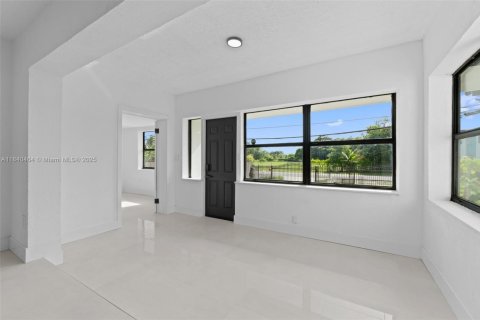 House in Miami Gardens, Florida 4 bedrooms, 160.54 sq.m. № 1828683 - photo 12