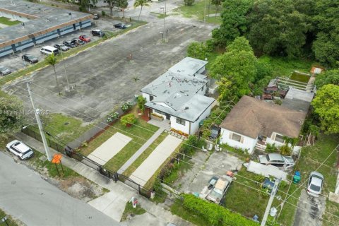 House in Miami Gardens, Florida 4 bedrooms, 160.54 sq.m. № 1828683 - photo 25